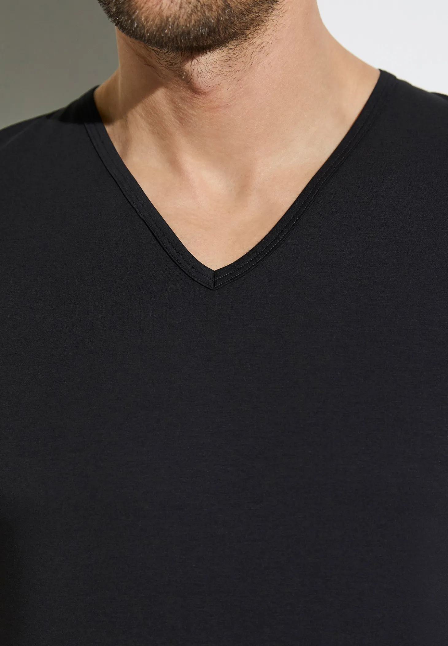 Homme Zimmerli Pure ComfortT-Shirt à manches courtes col en V - black